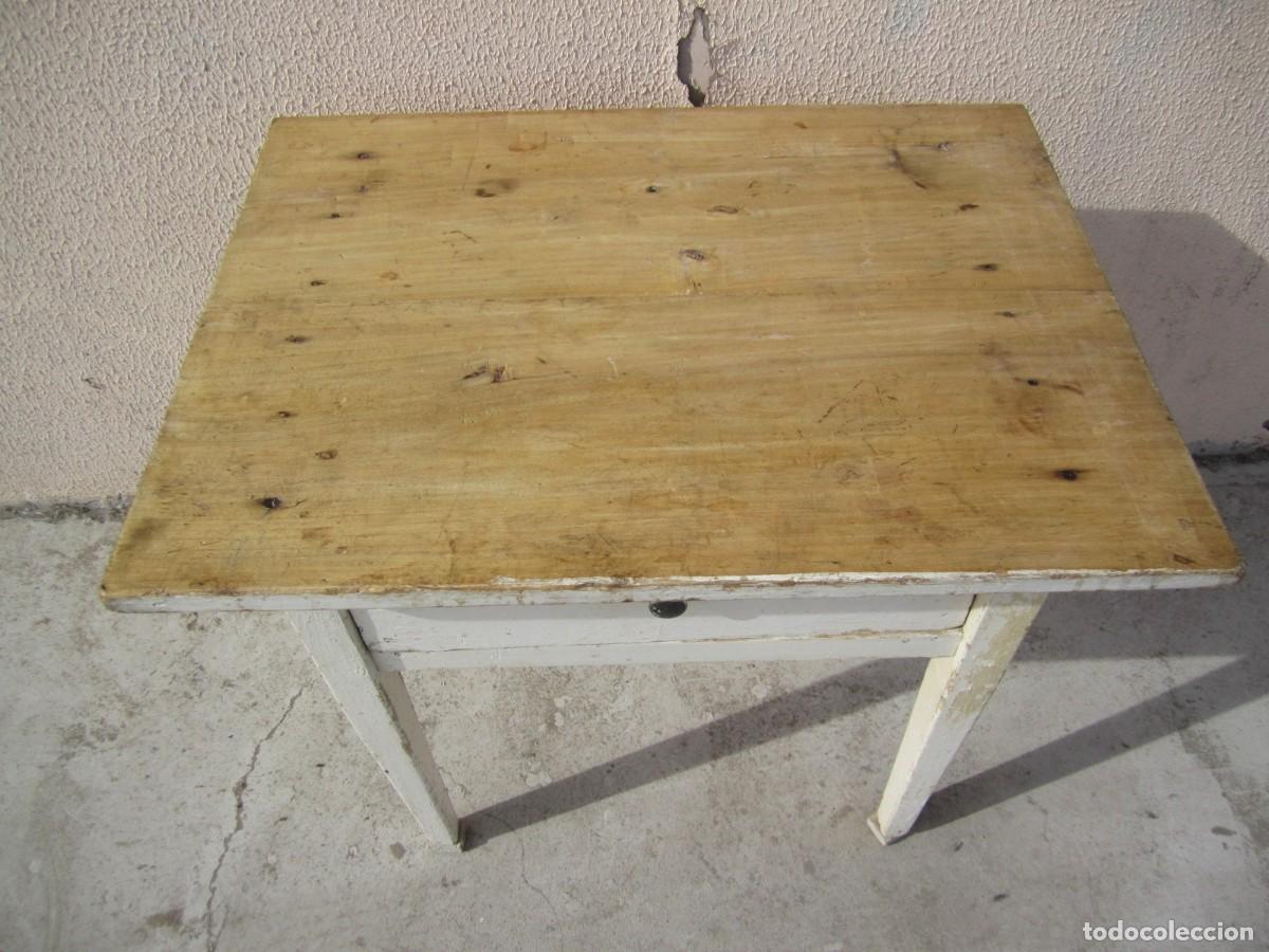 Antig&uuml;edades: Mesa tocinera antigua con cajon - Foto 3