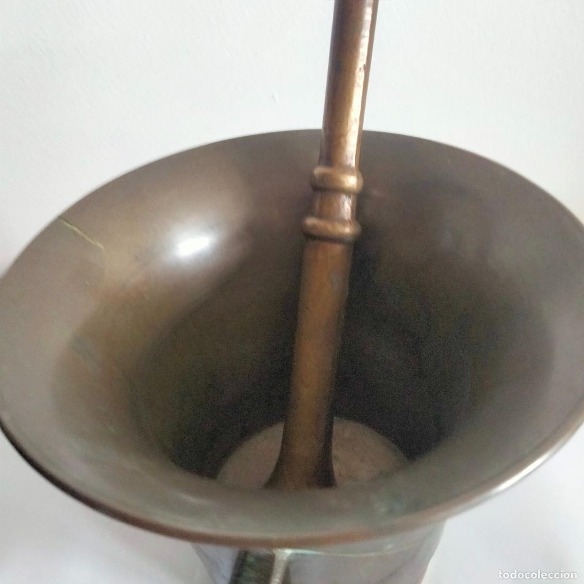 Antig&uuml;edades: ref. A1 Antiguo mortero ,almirez de bronce con su maja - Foto 4