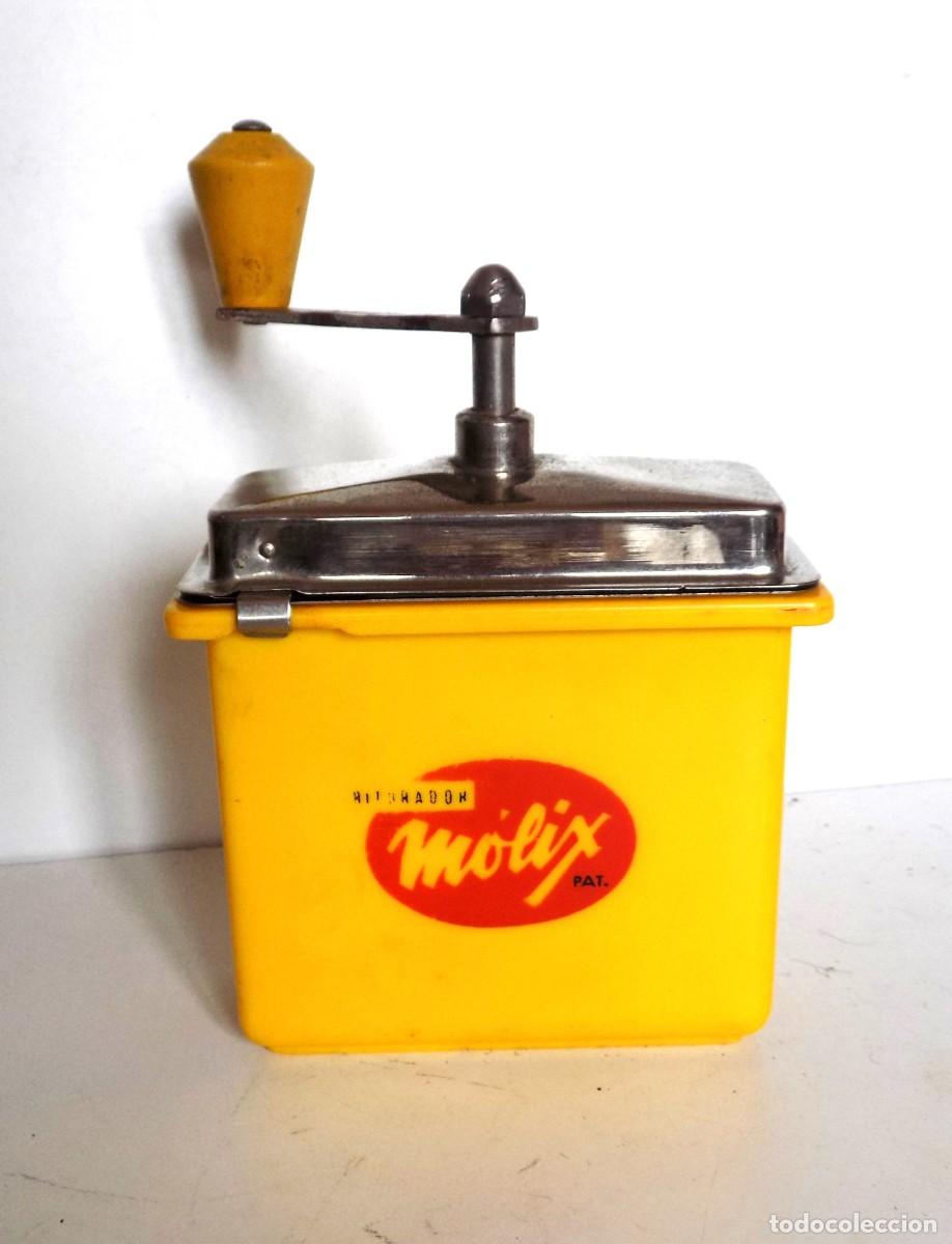 Antig&uuml;edades: MOLINILLO DE CAF&Eacute; MARCA MOLIX. MODELO AMARILLO. ESPA&Ntilde;A. CA. 1957/1960