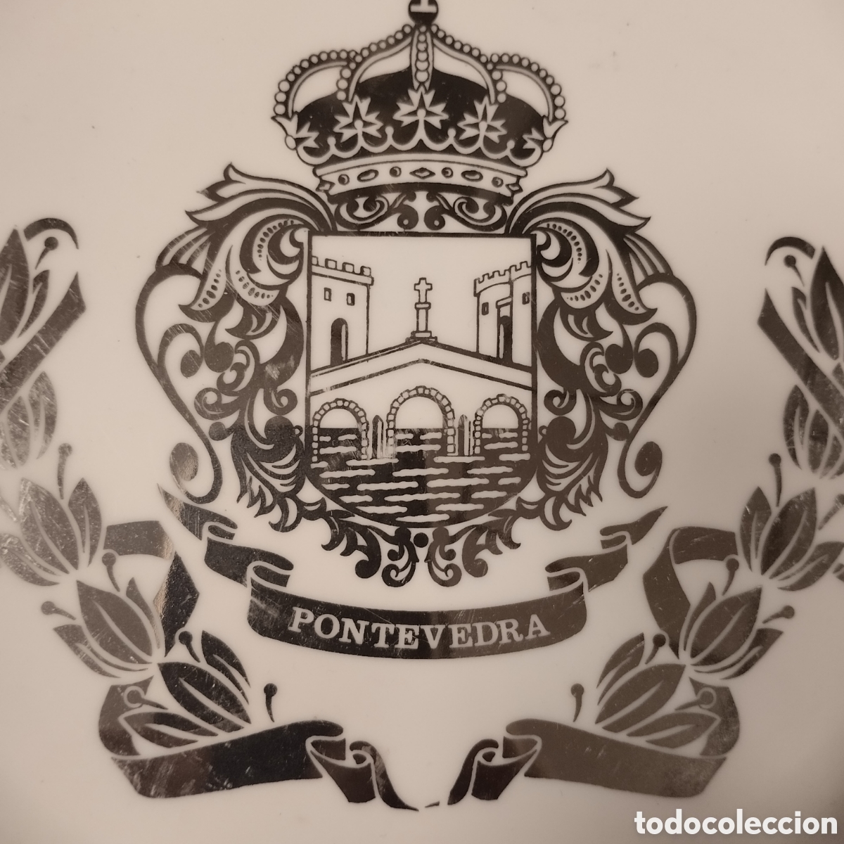 Antig&uuml;edades: Plato escudo de Pontevedra en plata - Foto 2
