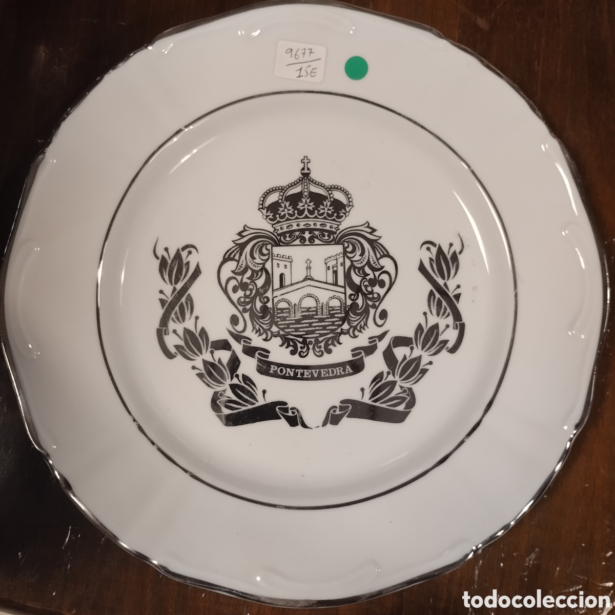 Antig&uuml;edades: Plato escudo de Pontevedra en plata - Foto 1