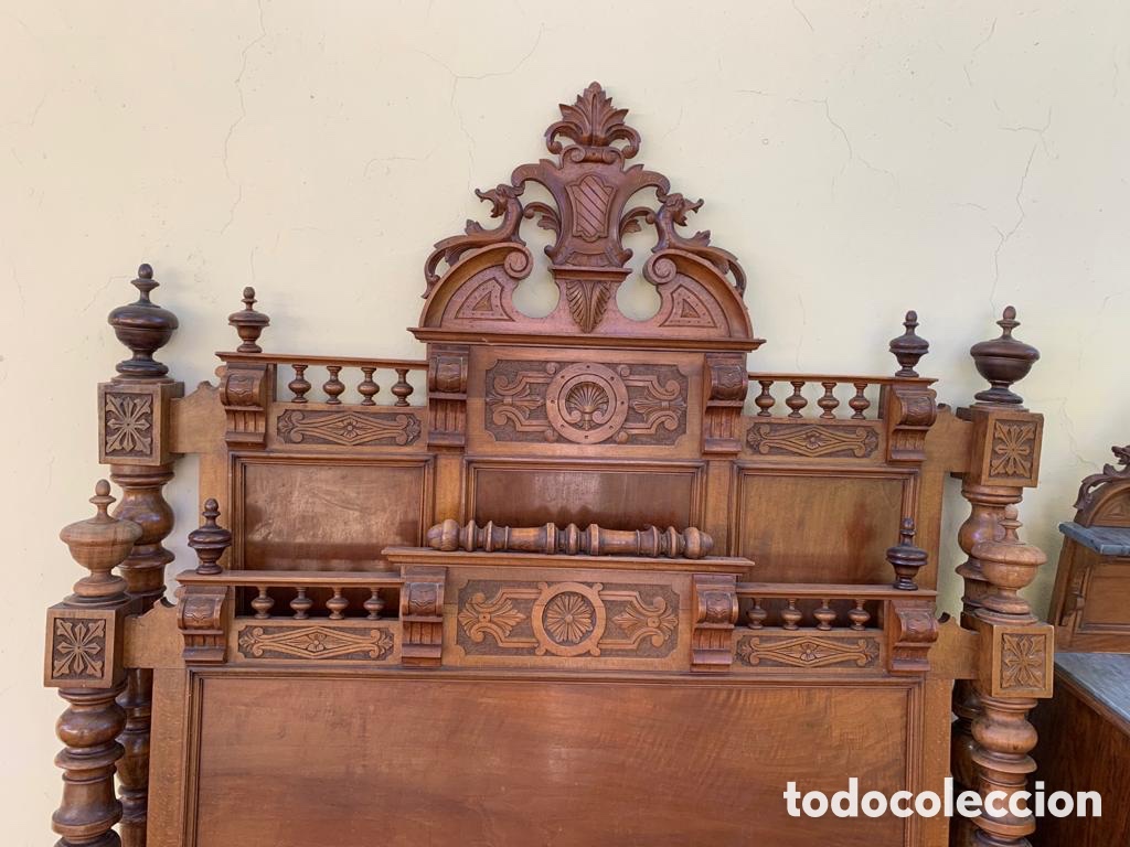 Antig&uuml;edades: Cama y mesa de noche madera - Foto 2