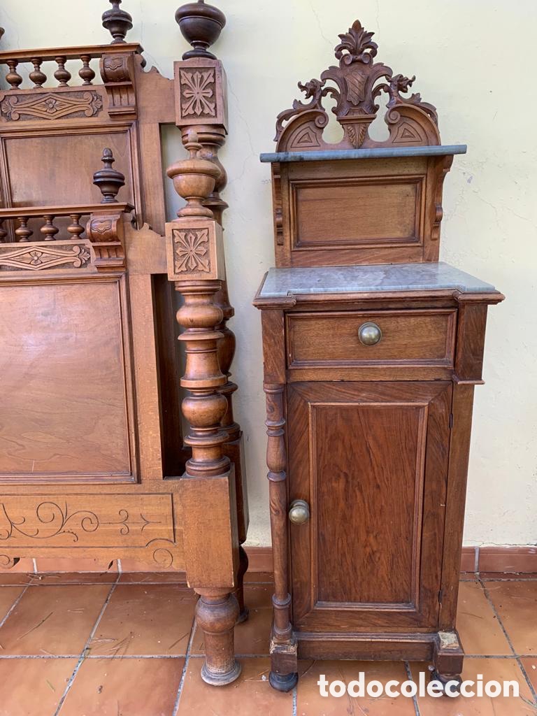Antig&uuml;edades: Cama y mesa de noche madera - Foto 3