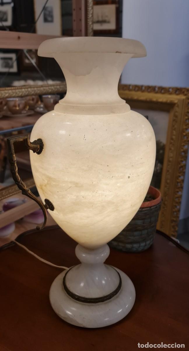 Antig&uuml;edades: L&aacute;mpara de mesa de alabastro y lat&oacute;n - Foto 2