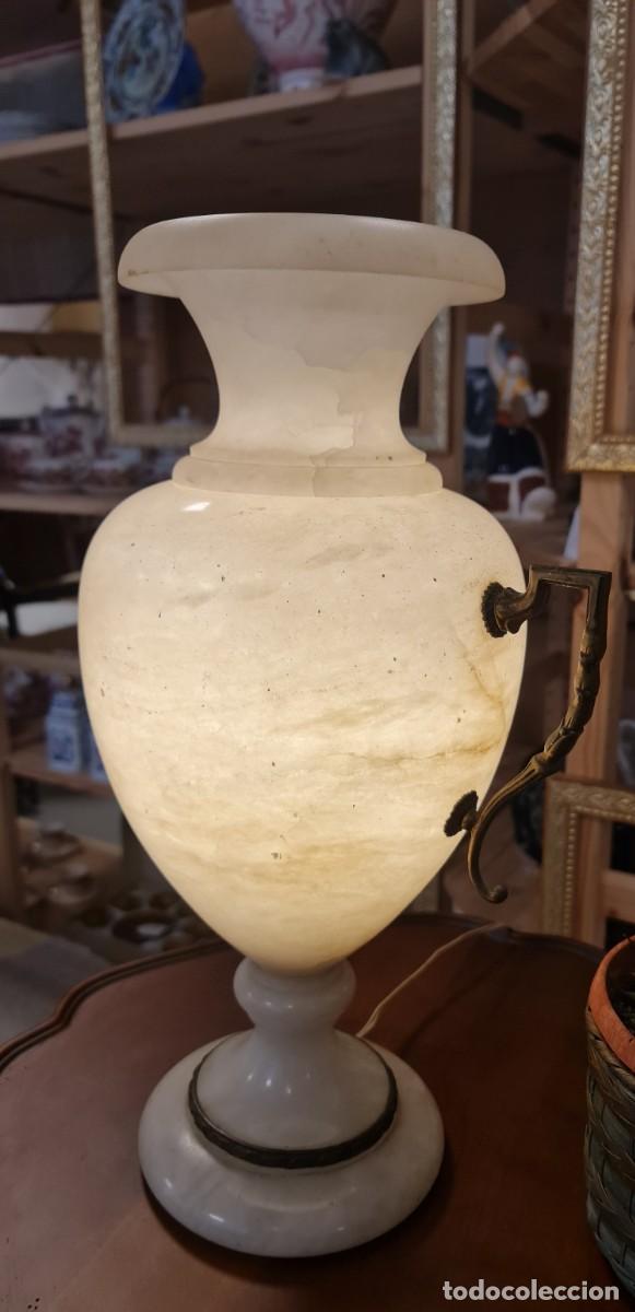 Antig&uuml;edades: L&aacute;mpara de mesa de alabastro y lat&oacute;n - Foto 3