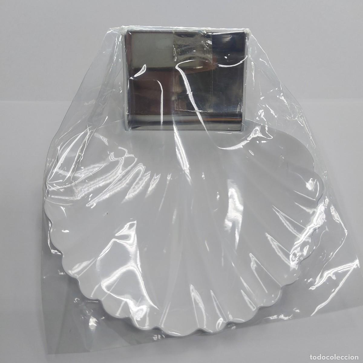 Antig&uuml;edades: JABONERA TIPO CONCHA CROMADA LACADA EN BLANCO NUEVA - Foto 1