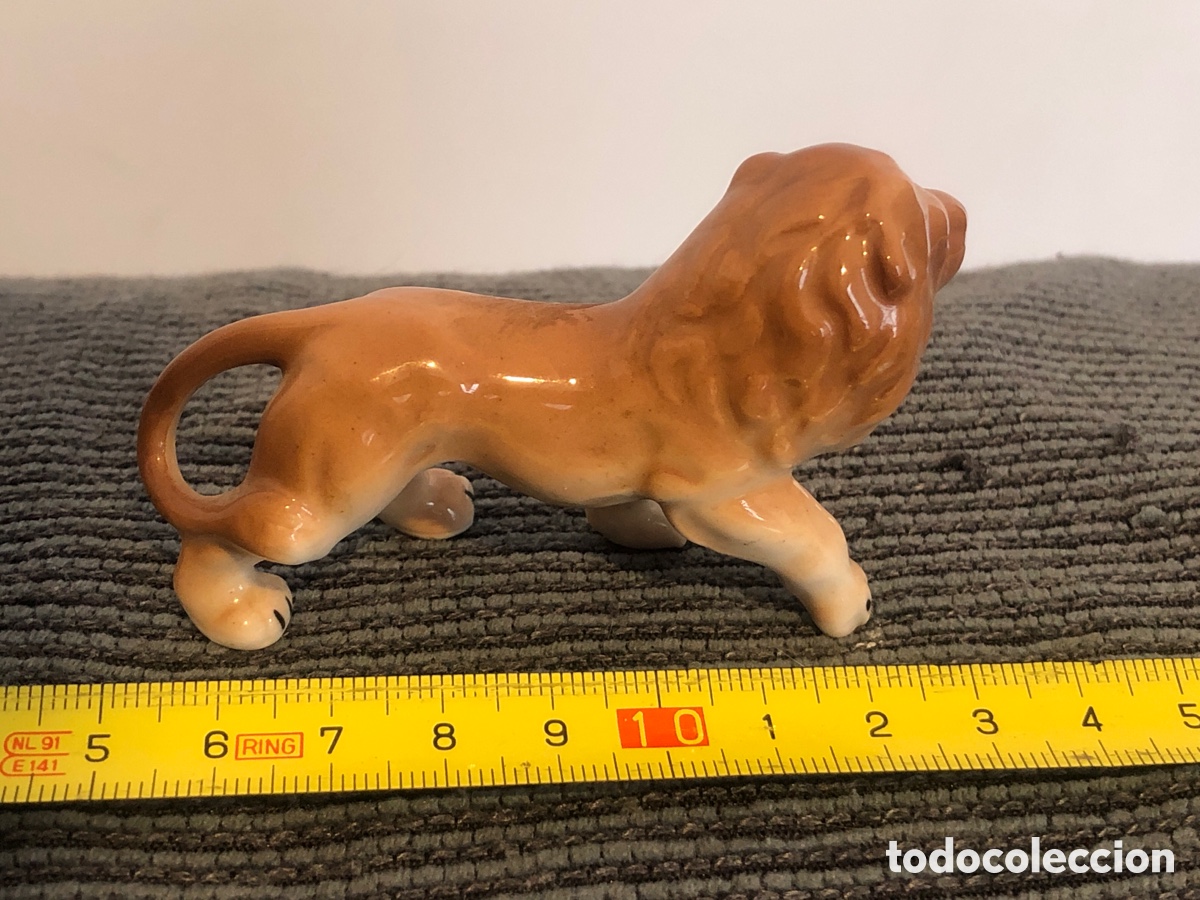Antig&uuml;edades: Antiguo leon de porcelana (L86) - Foto 2