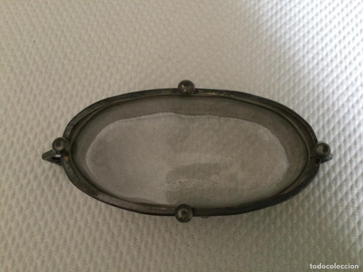 Antig&uuml;edades: Antiguo centro de mesa de cristal y metal. - Foto 3