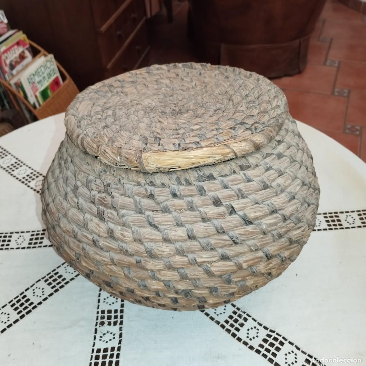 Antig&uuml;edades: CESTA REDONDA DE ANEA CON SU TAPA - Foto 1