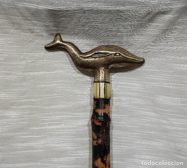 Antig&uuml;edades: RARO BASTON DE PASEO CON BALLENA DE BRONCE - Foto 1