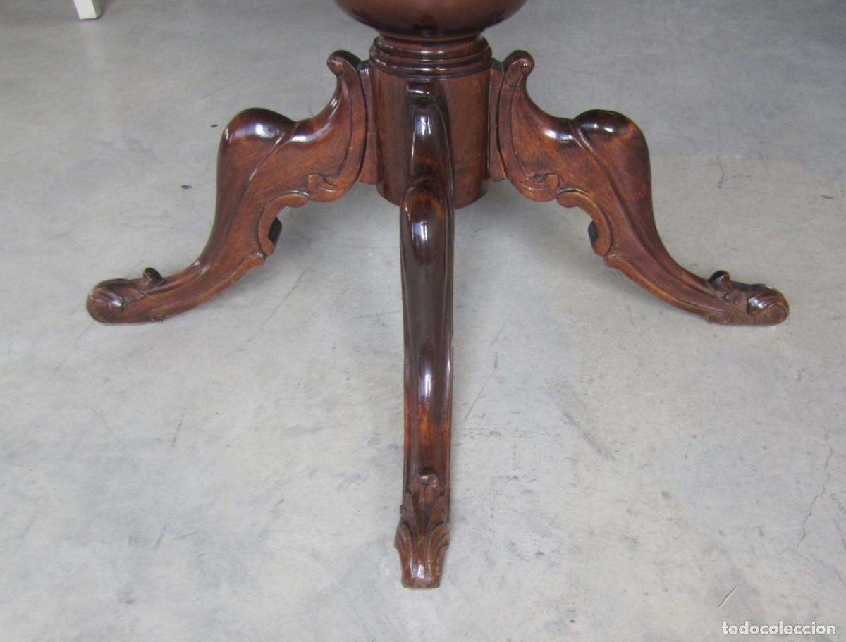 Antig&uuml;edades: Mesa velador en madera de nogal - Foto 4