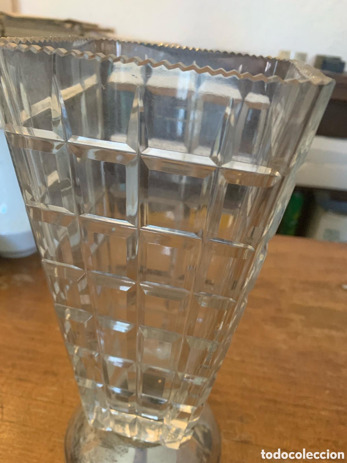 Antig&uuml;edades: Florero de cristal con base de plata punzonada - Foto 3
