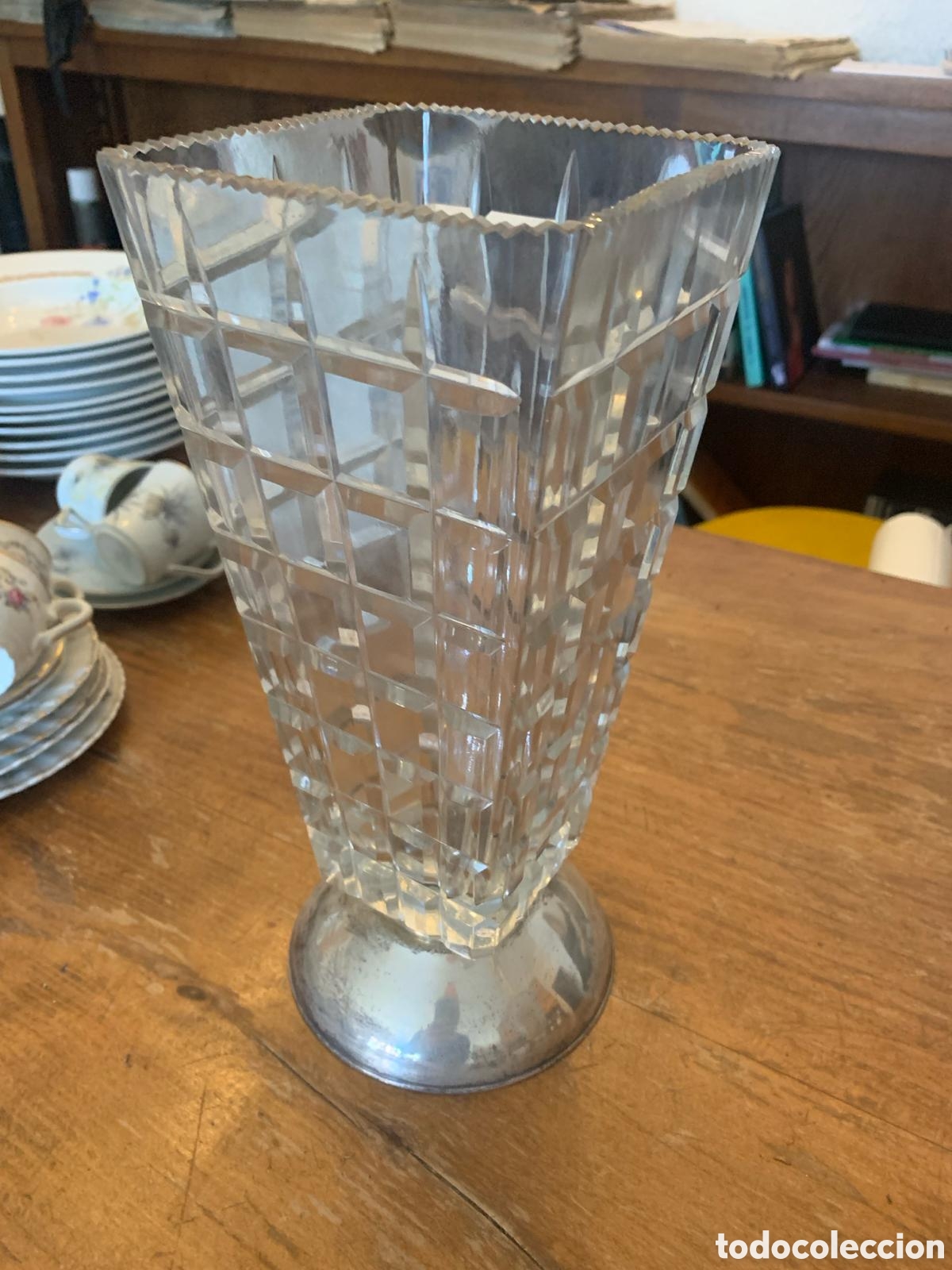 Antig&uuml;edades: Florero de cristal con base de plata punzonada - Foto 4