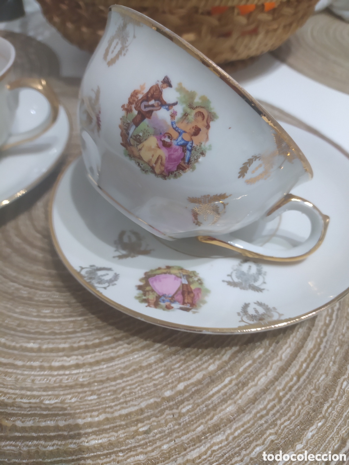 Antig&uuml;edades: PORCELANA 2 bonitas Tazas de desayuno