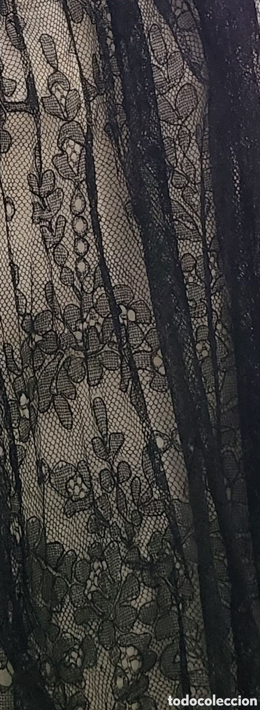 Antig&uuml;edades: ANTIGUO TERNO MANTILLA ENCAJE DE CHANTILLI Y SEDA - Foto 9
