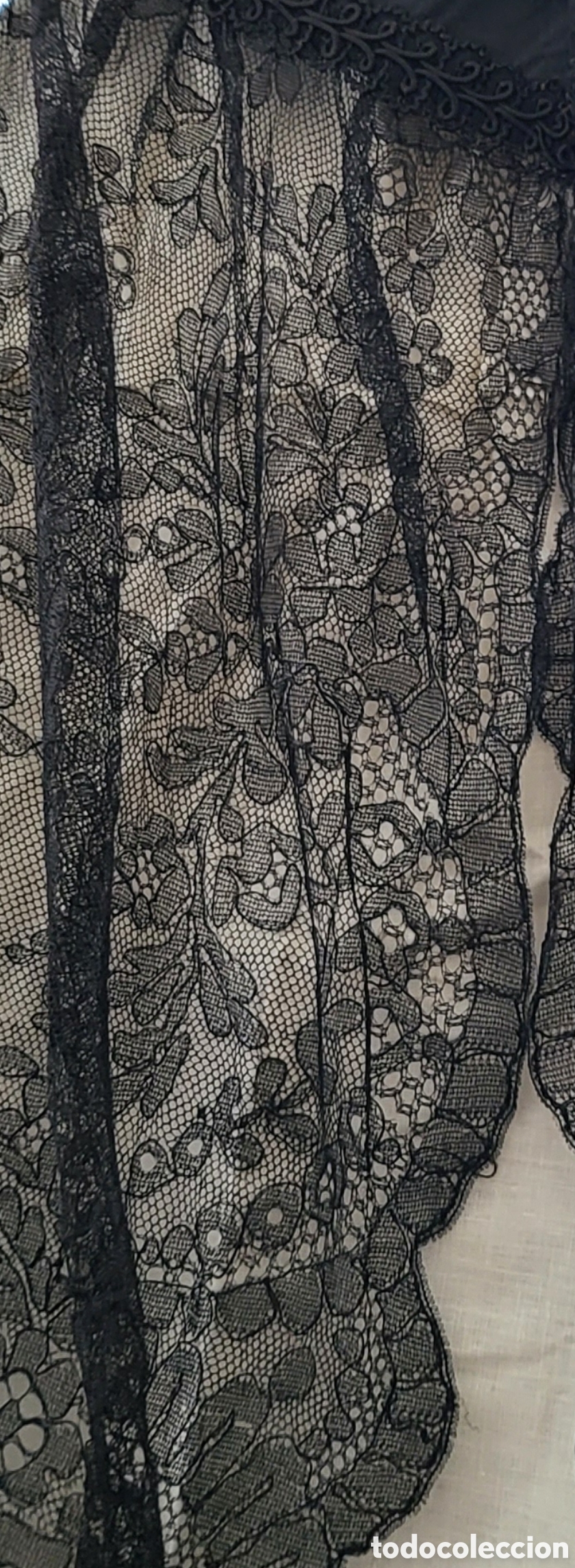 Antig&uuml;edades: ANTIGUO TERNO MANTILLA ENCAJE DE CHANTILLI Y SEDA - Foto 4