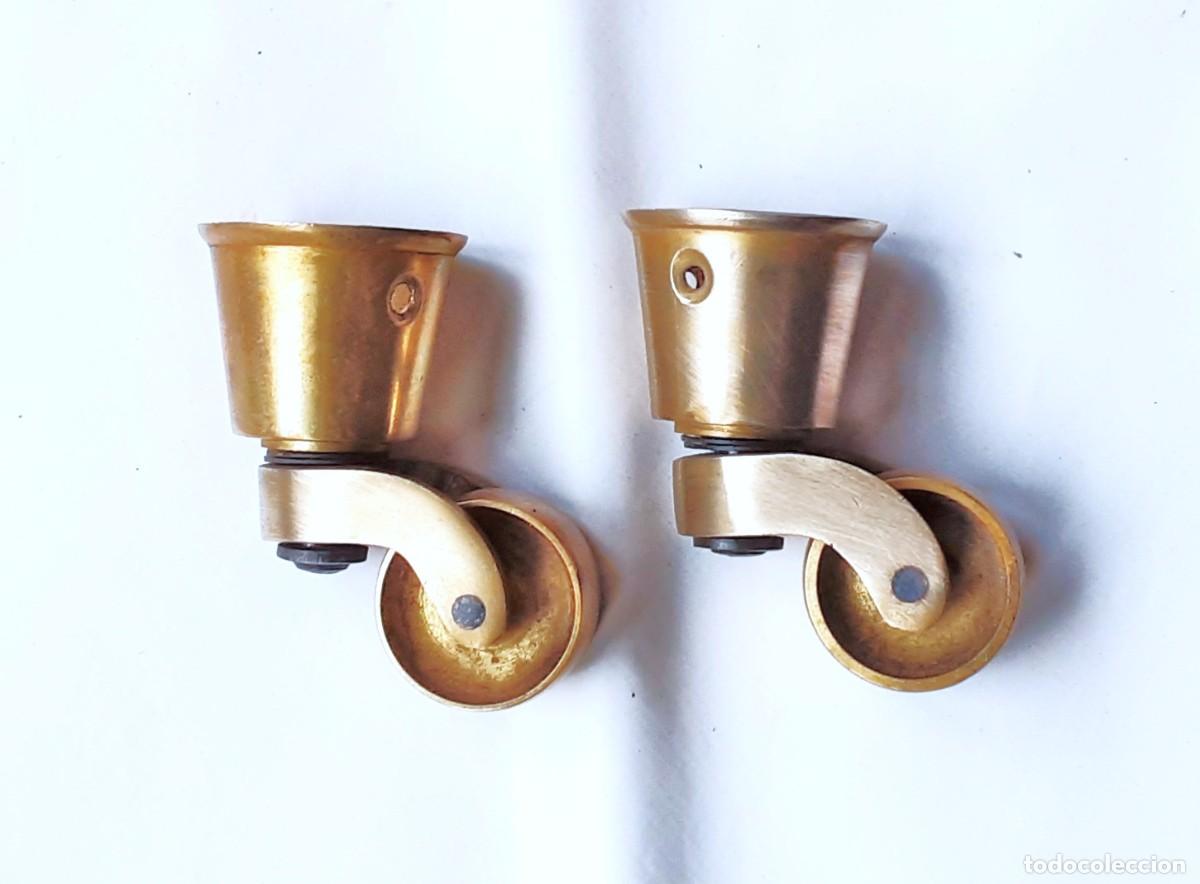 Antig&uuml;edades: RUEDAS DE SILL&Oacute;N LAT&Oacute;N BRONCE - Foto 2