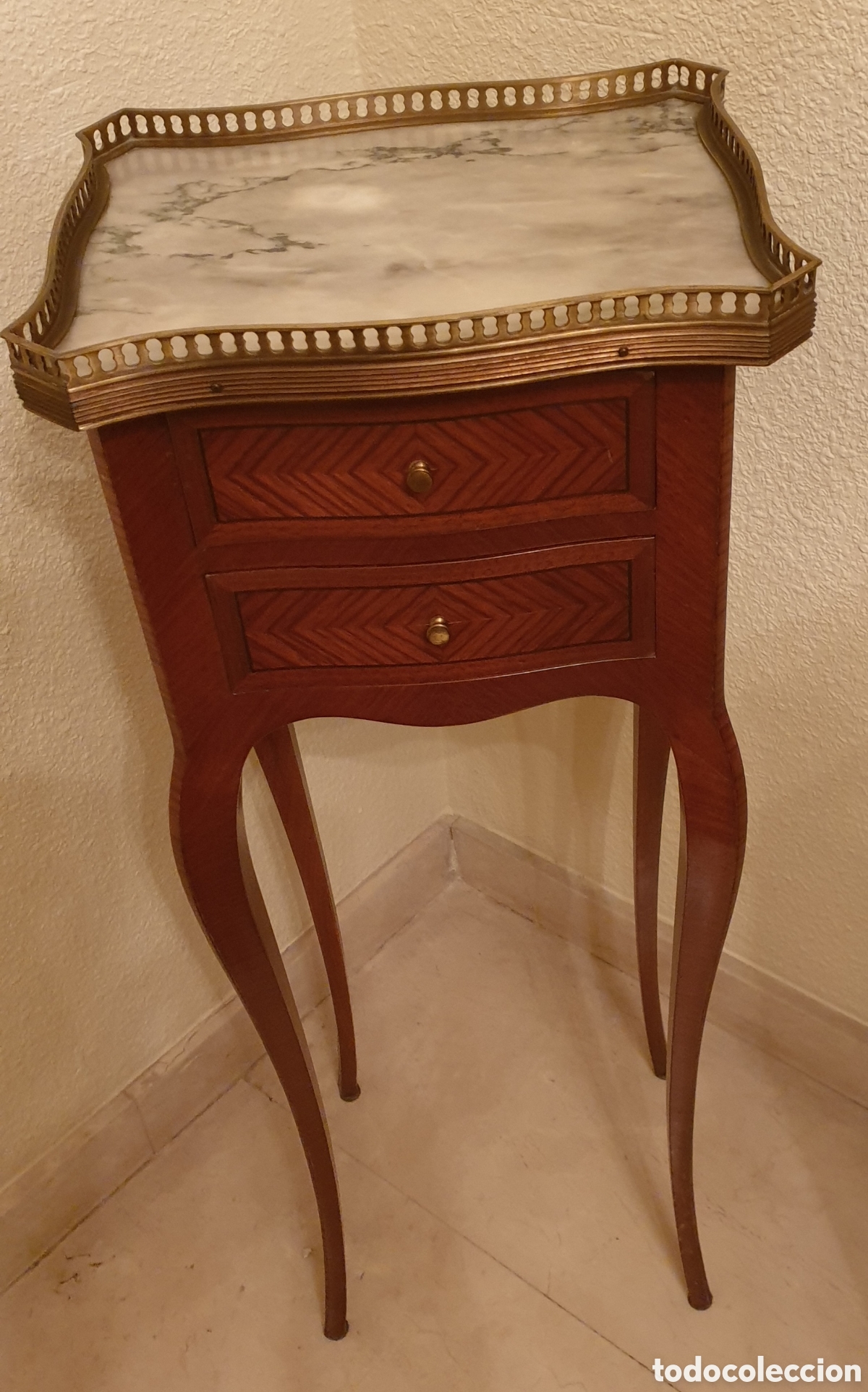 Antig&uuml;edades: Mesa auxiliar - Foto 1