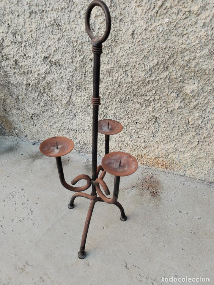 Antig&uuml;edades: candelabro de forja - Foto 1