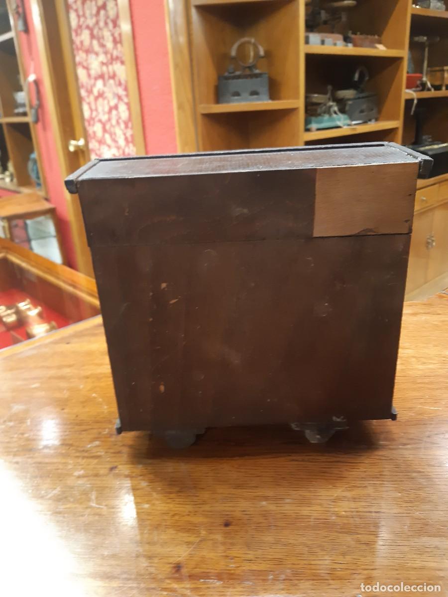 Antig&uuml;edades: ARMARITO DE MUESTRA DE EBANISTA - Foto 3