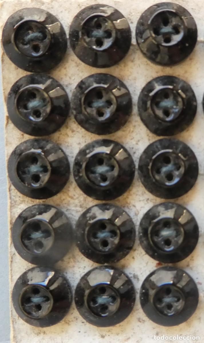 Antig&uuml;edades: 24 ANTIGUOS BOTONES CER&Aacute;MICOS PPIO.S.XX - Foto 1