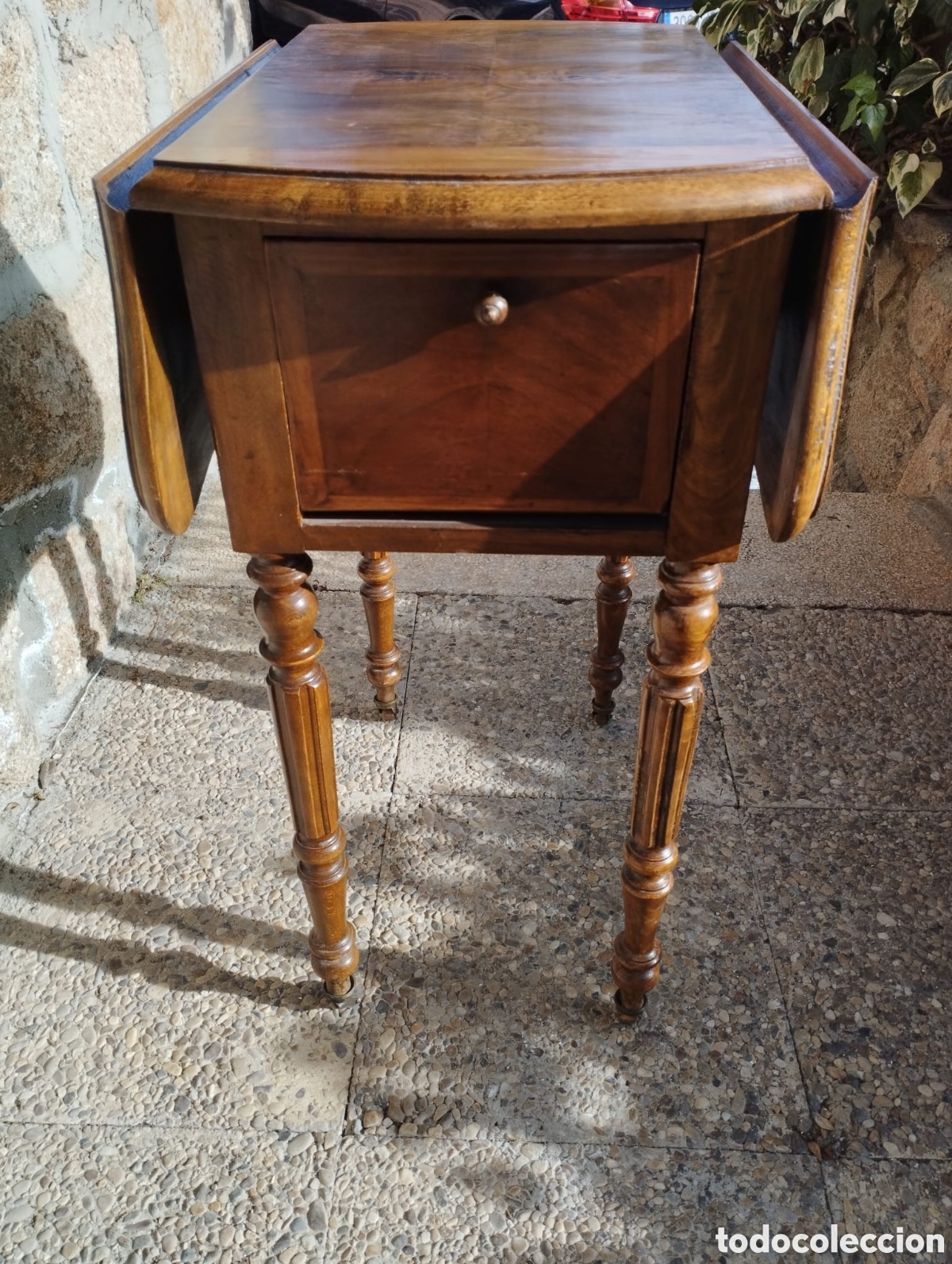Antig&uuml;edades: Mesa auxiliar con alas - Foto 3