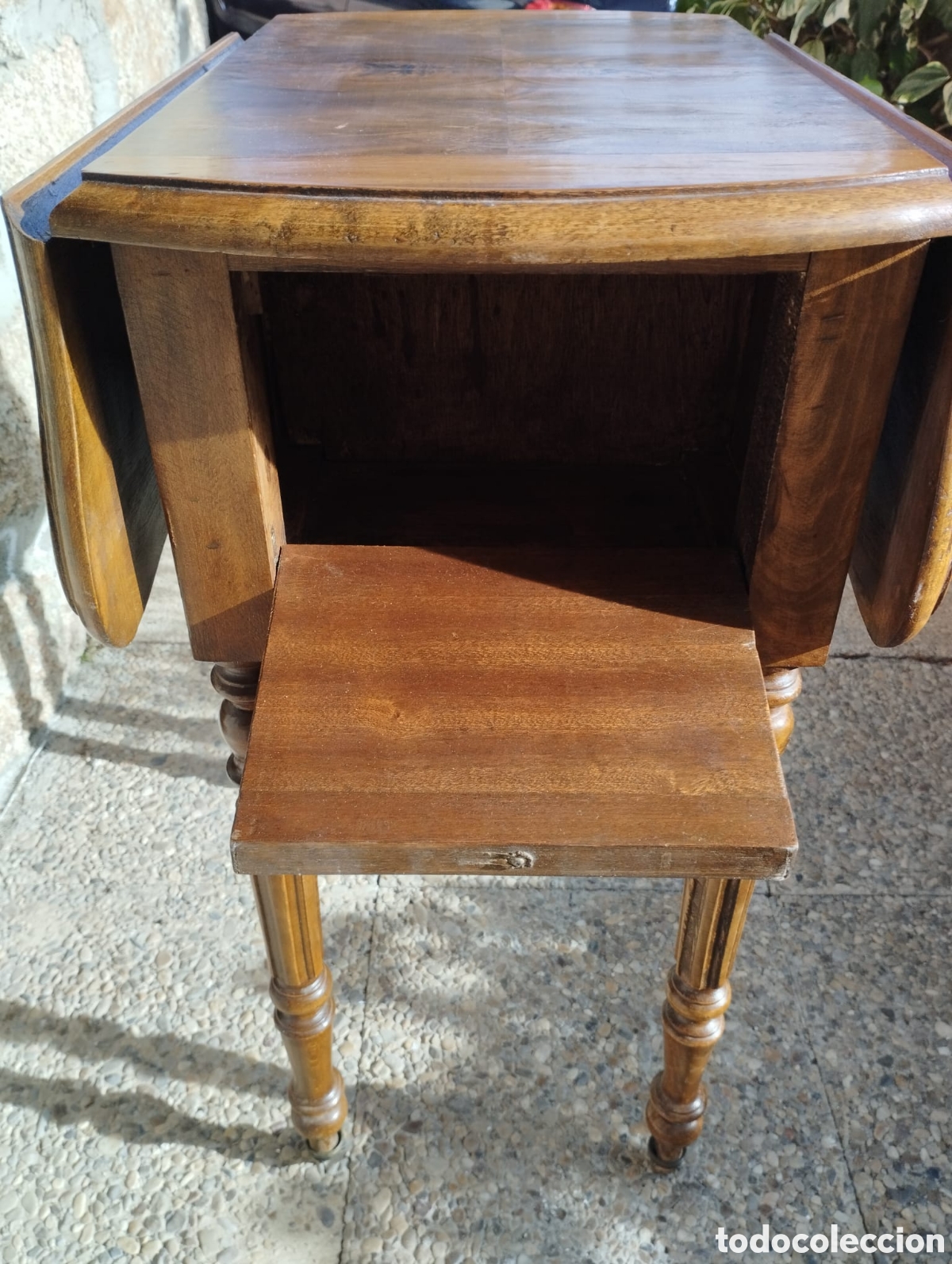 Antig&uuml;edades: Mesa auxiliar con alas - Foto 4