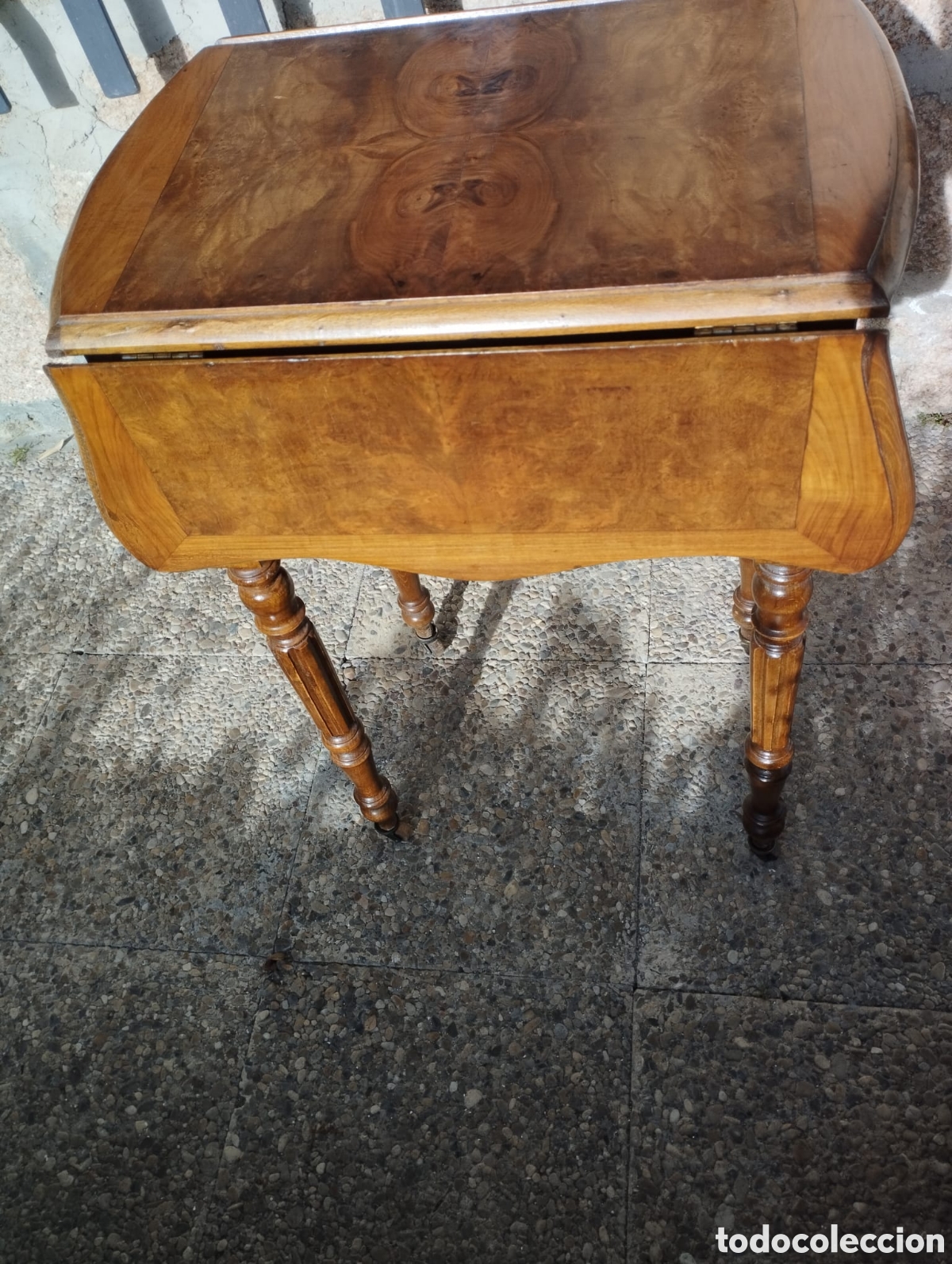 Antig&uuml;edades: Mesa auxiliar con alas - Foto 5