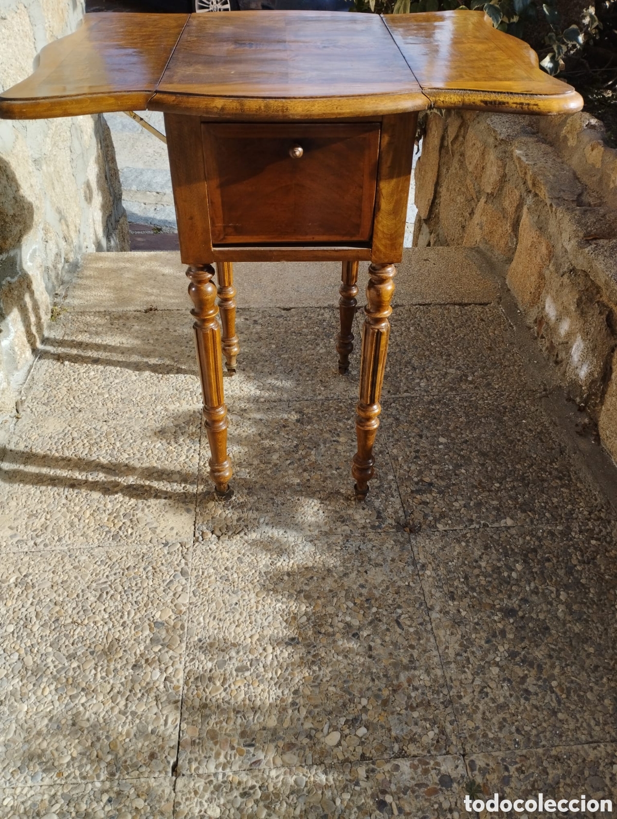Antig&uuml;edades: Mesa auxiliar con alas - Foto 7