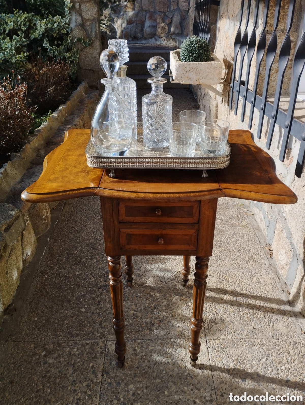 Antig&uuml;edades: Mesa auxiliar con alas - Foto 8