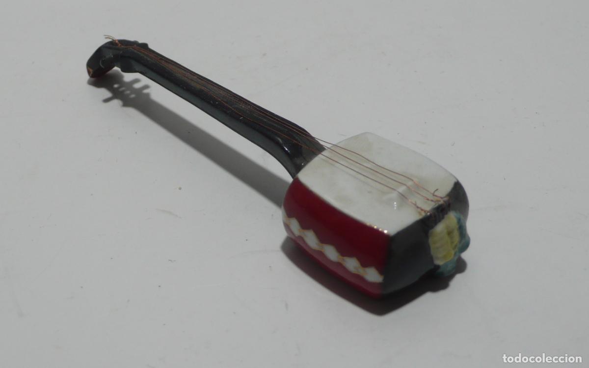 Antig&uuml;edades: SALERITO EN FORMA DE GUITARRA - Foto 1