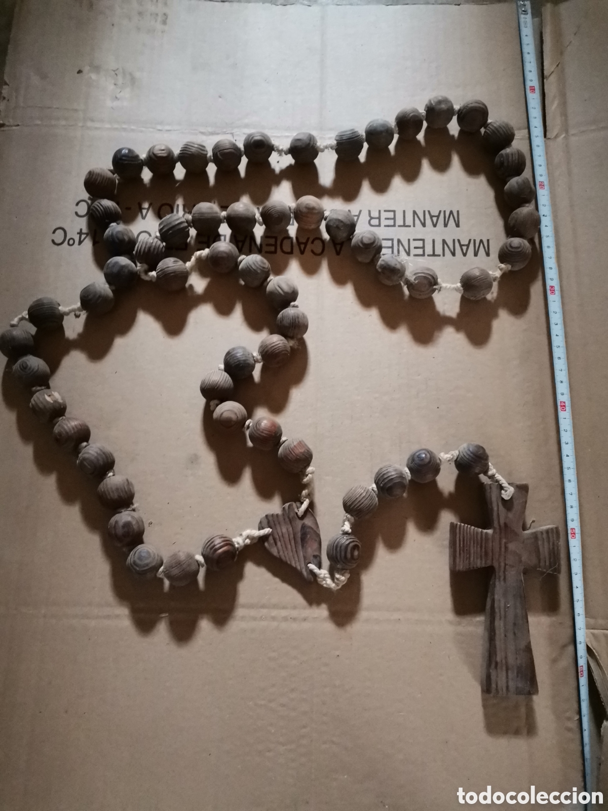 Antig&uuml;edades: Gigante rosario madera con corazon - Foto 1