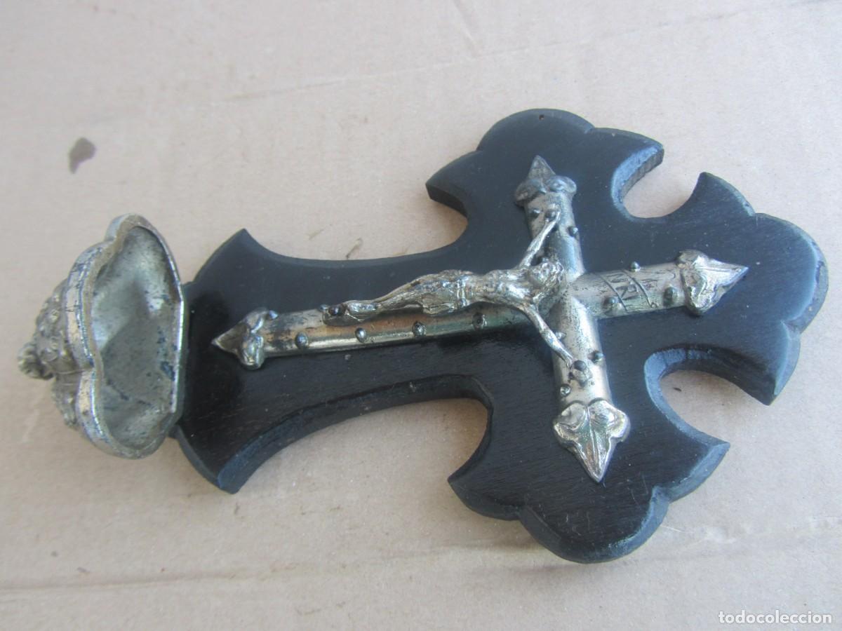 Antig&uuml;edades: Antigua benditera madera y metal 18cm - Foto 4