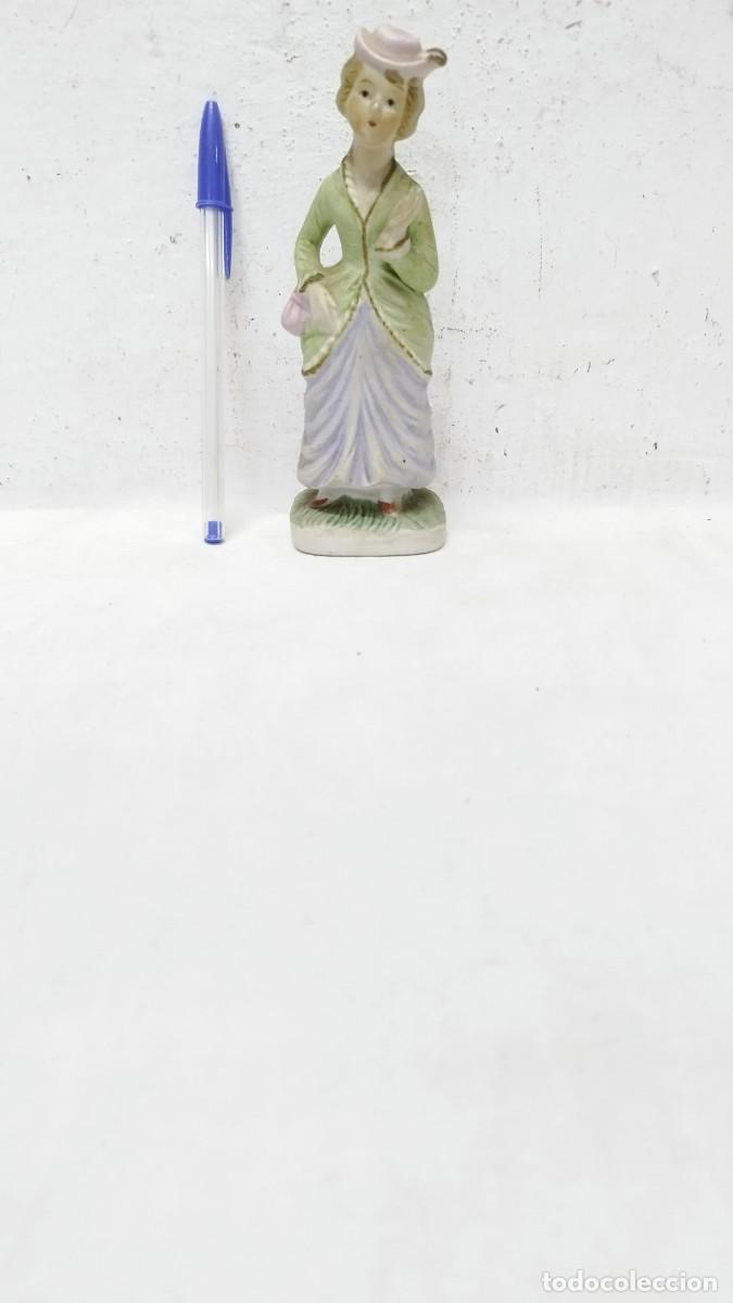 Antig&uuml;edades: Antigua figura escultura de porcelana Biscuit pintada