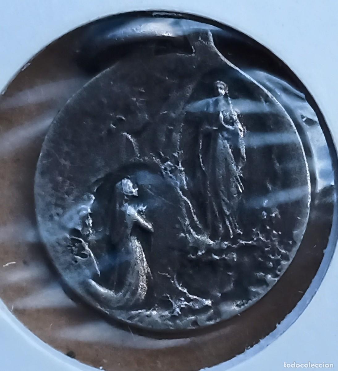Antig&uuml;edades: Medalla Virgen de Lourdes - Foto 2