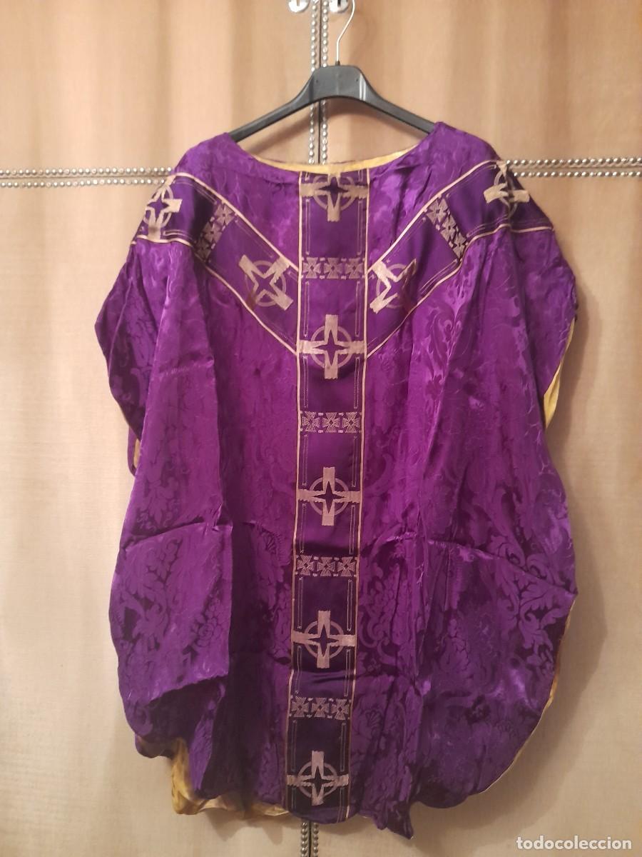 Antig&uuml;edades: Casulla Morada de Damasco - Foto 2