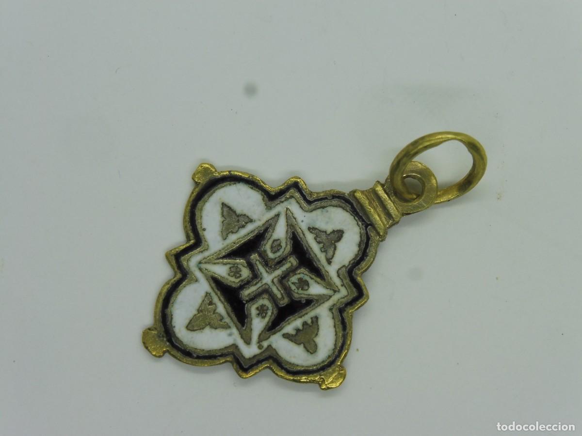 Antig&uuml;edades: Cruz venera esmalte - Foto 1