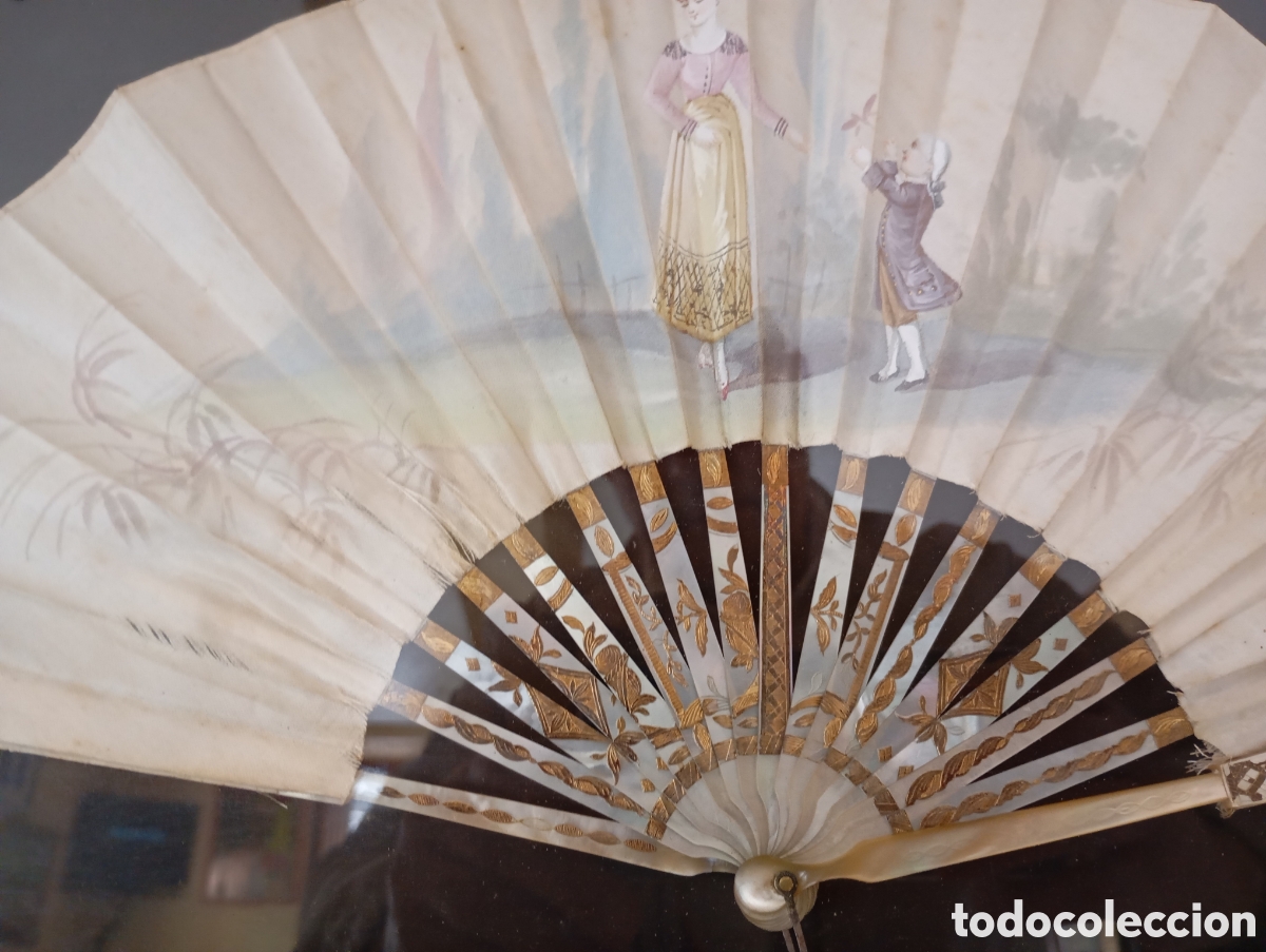 Antig&uuml;edades: Antiguo abanico en abaniquera de madera - Foto 3