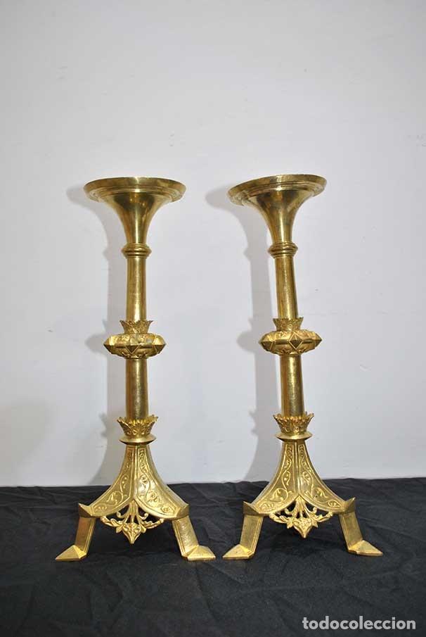 Antig&uuml;edades: PAREJA DE HACHEROS DE BRONCE DORADO - Foto 1