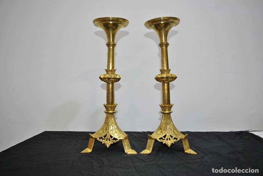 Antig&uuml;edades: PAREJA DE HACHEROS DE BRONCE DORADO - Foto 2