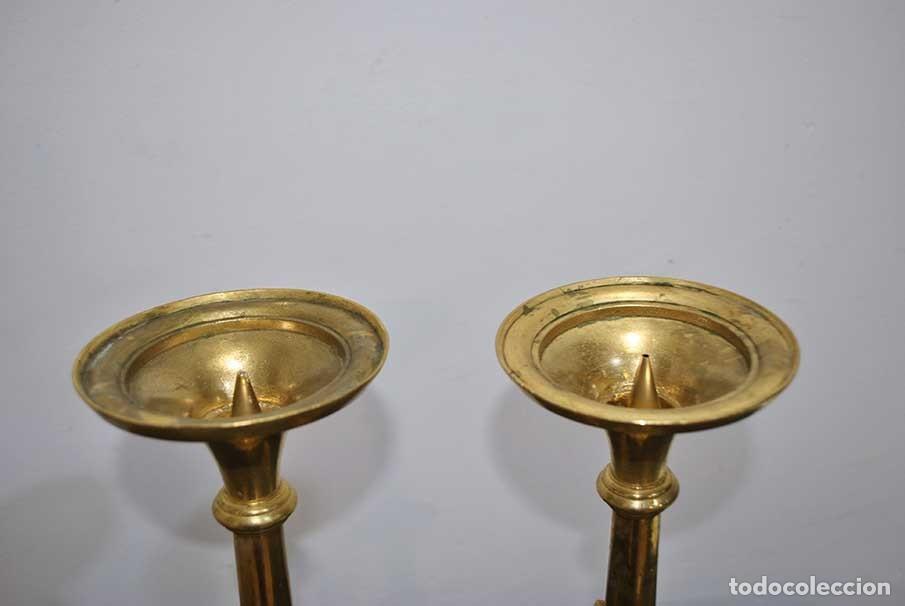 Antig&uuml;edades: PAREJA DE HACHEROS DE BRONCE DORADO - Foto 4