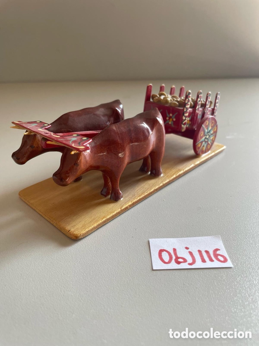 Antig&uuml;edades: Carro de madera y toro pintado a mano - Foto 2