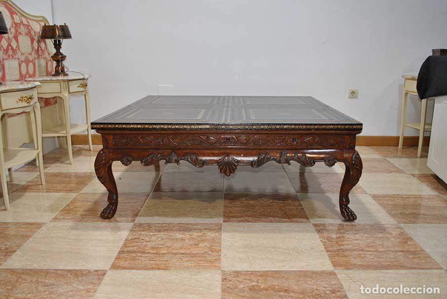 Antig&uuml;edades: MESA DE CENTRO TALLADA CON TABLERO DE CUERO - Foto 3