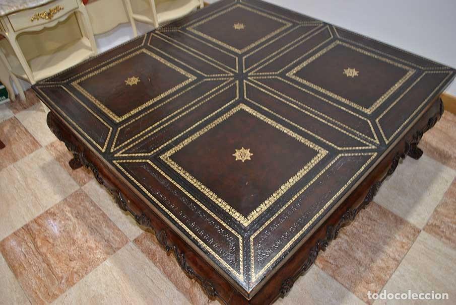 Antig&uuml;edades: MESA DE CENTRO TALLADA CON TABLERO DE CUERO - Foto 5
