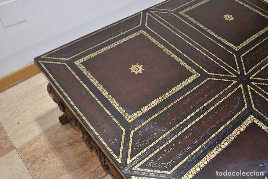 Antig&uuml;edades: MESA DE CENTRO TALLADA CON TABLERO DE CUERO - Foto 6