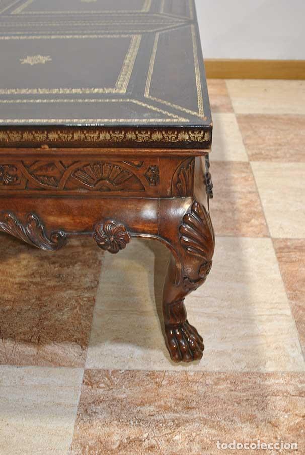 Antig&uuml;edades: MESA DE CENTRO TALLADA CON TABLERO DE CUERO - Foto 9