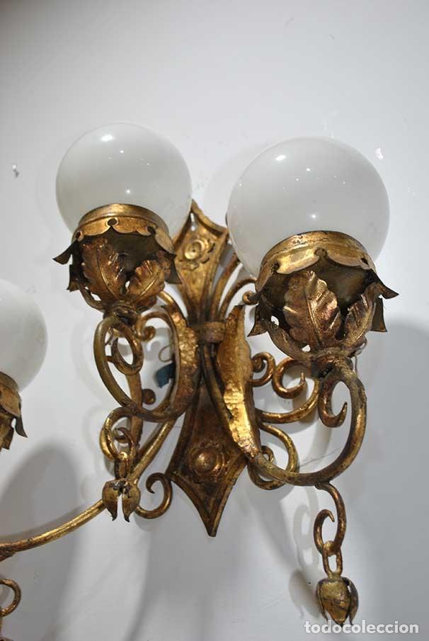 Antig&uuml;edades: APLIQUE DE FORJA DORADA GLOBOS BLANCOS - Foto 6