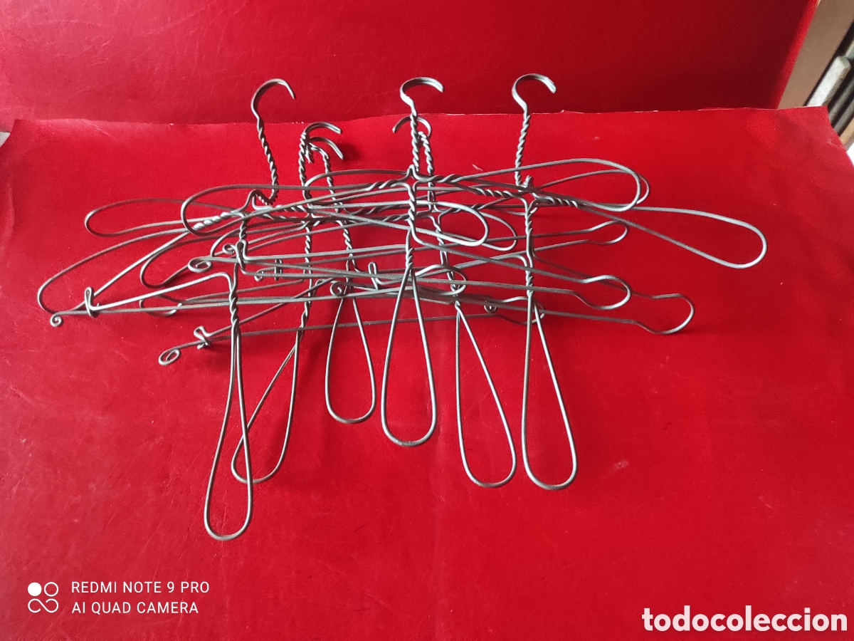 Antig&uuml;edades: Lote de 6 perchas met&aacute;licas - Foto 2