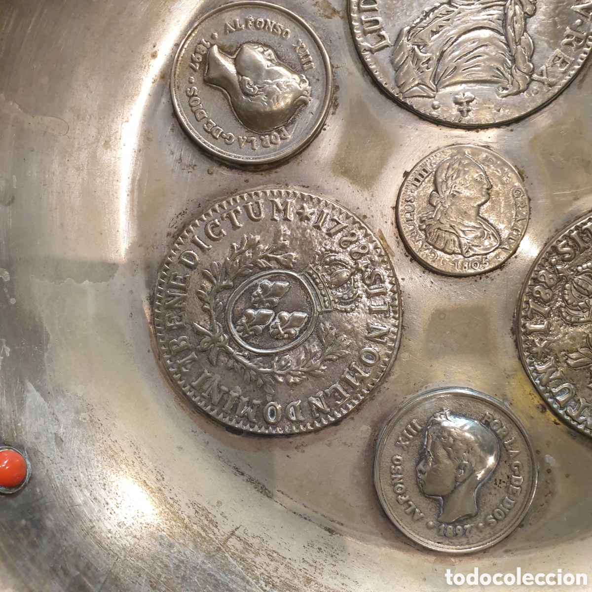 Antig&uuml;edades: Gran plato Alpaca con monedas - Foto 2
