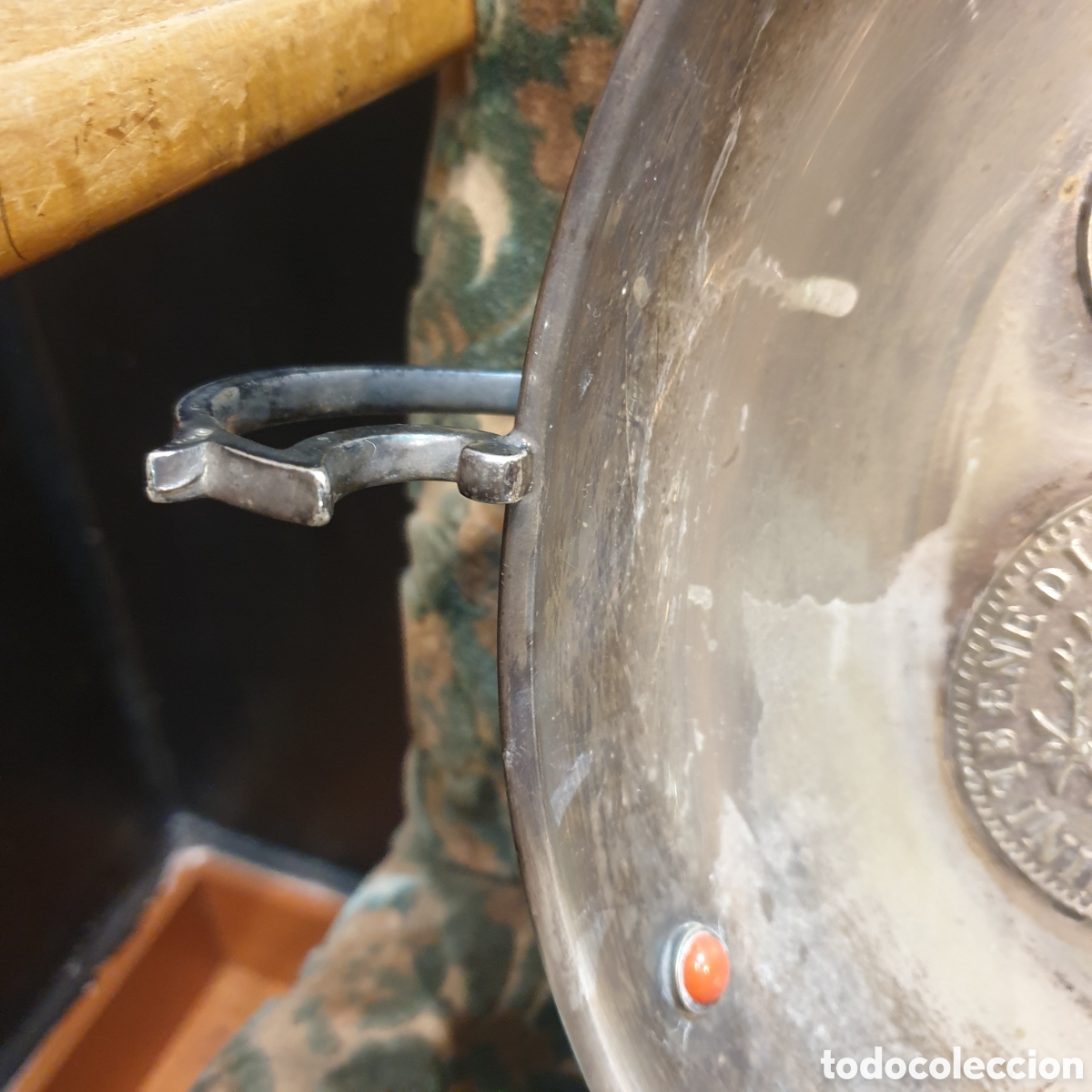 Antig&uuml;edades: Gran plato Alpaca con monedas - Foto 4
